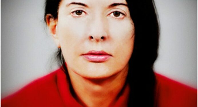 Artist is present / Marina Abramovic