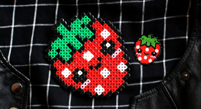Une petite fraise Hama en perles Miyuki (diagramme gratuit))