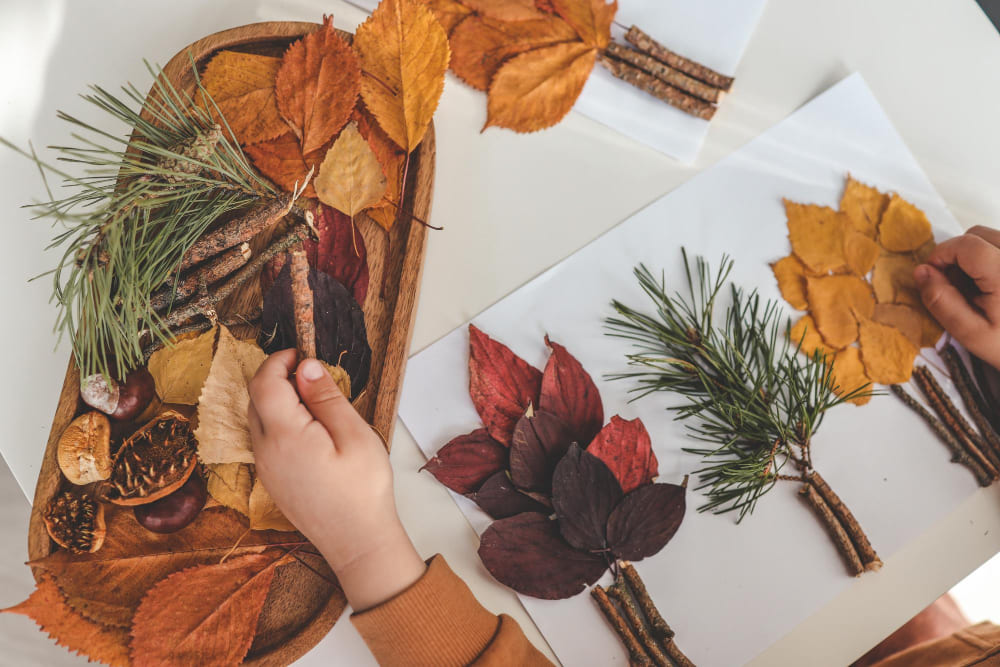 bougeoir habille de feuilles src Ma sélection dautomne : 10 idées DIY (et imprimables) pour habiller la maison