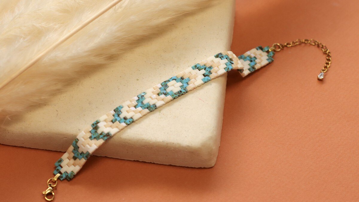 bracelet en perles half tila visuel Envie de changement : 11 techniques en perles Miyuki que jai envie dessayer