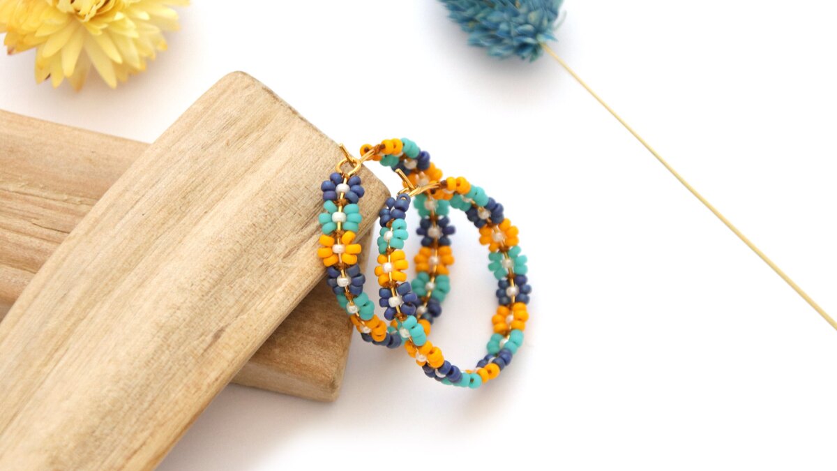 creoles mini fleurs en perles de rocaille visuel Envie de changement : 11 techniques en perles Miyuki que jai envie dessayer