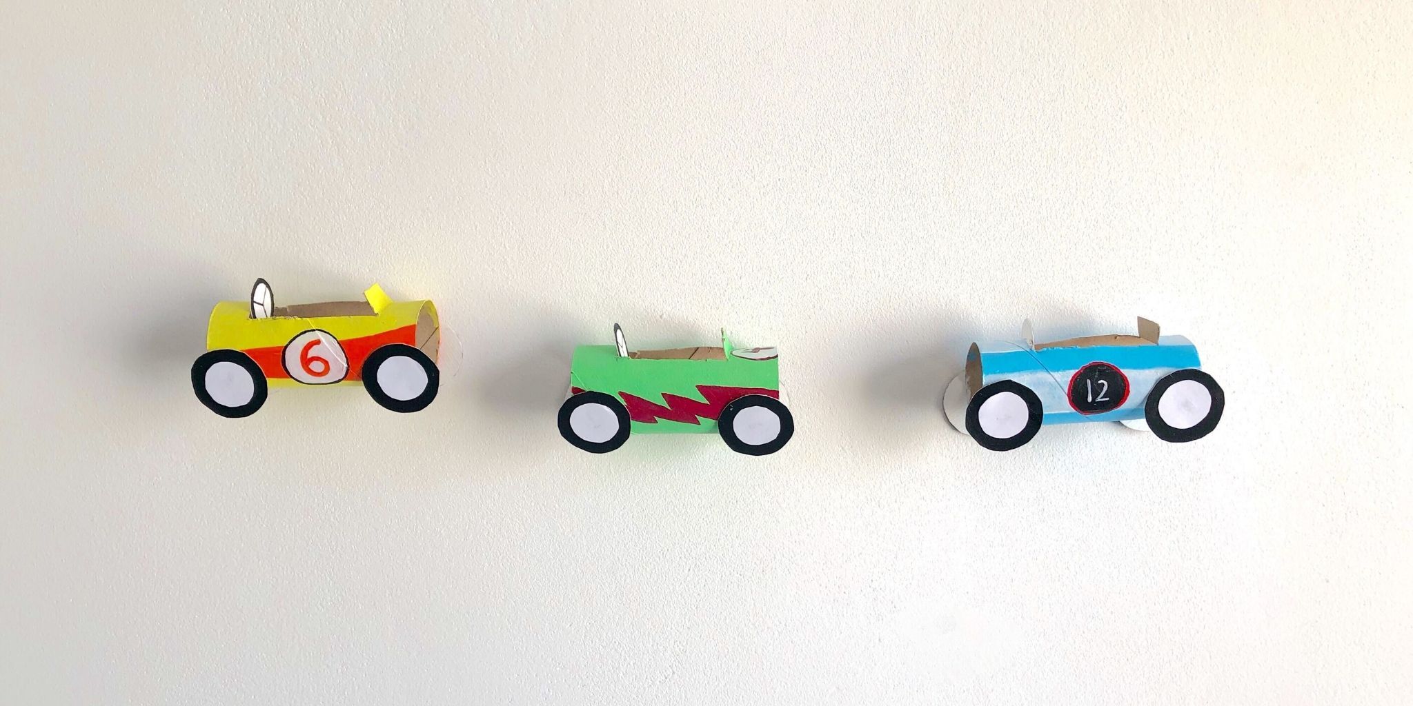 des petites fusees et decorations en rouleaux de carton src Mon inventaire récup : 11 bricolages malins pour recycler avec les enfants