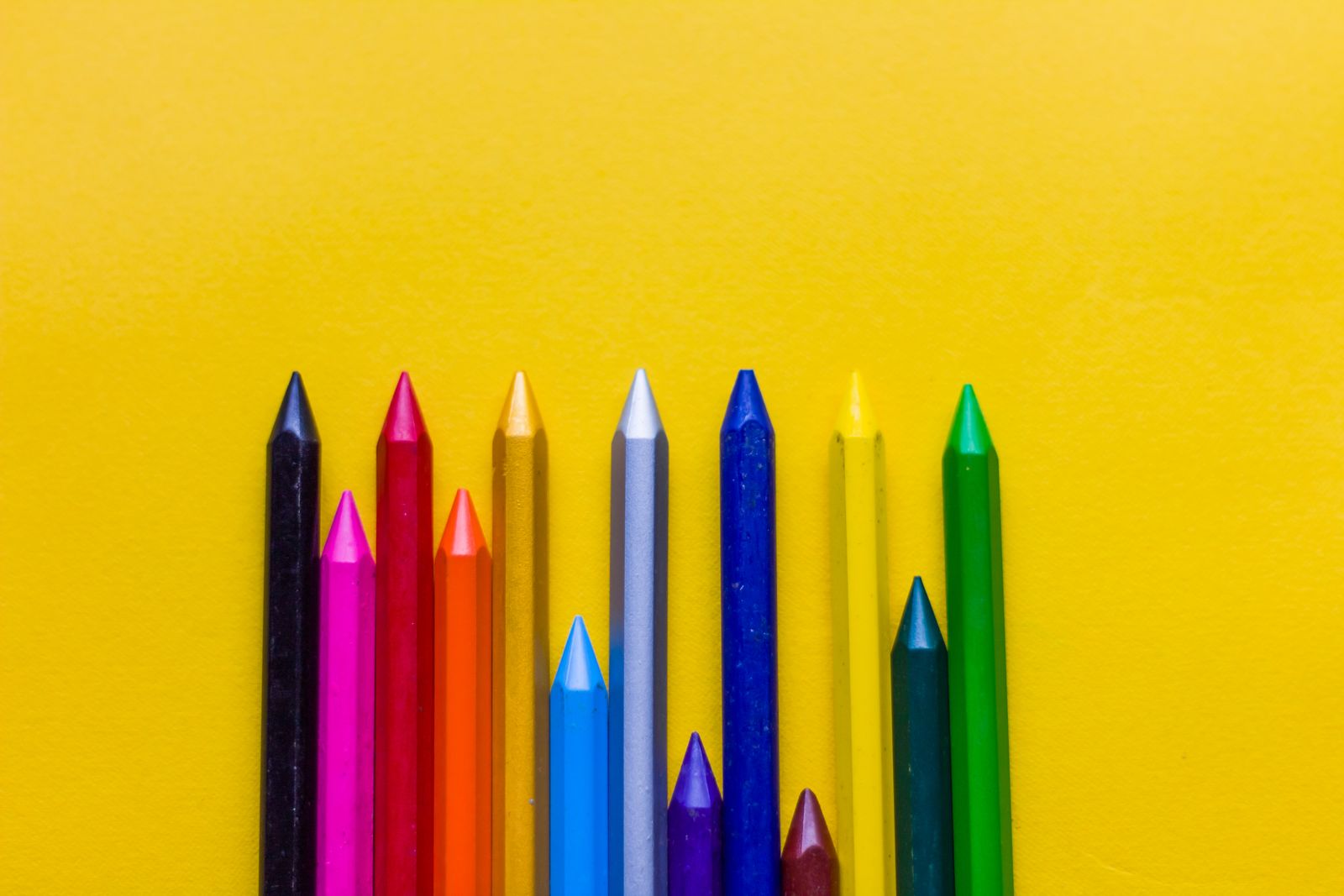 un cahier de coloriages et petits bricolages tout en un photo Mon carnet spécial Halloween : 10 idées et imprimables pour customiser la maison (presque) sans effort