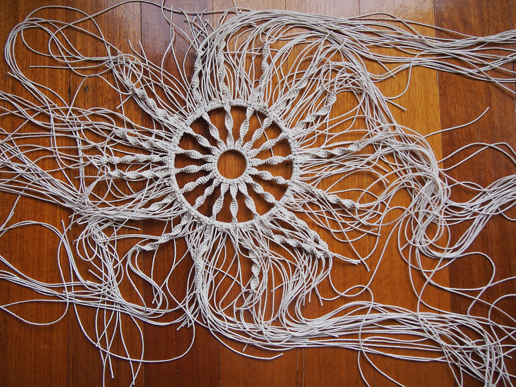 un porte cles arc en ciel en macrame la touche de couleur qui change t cov 1 Mes pépites du moment : 10 façons craquantes de dire oui au macramé