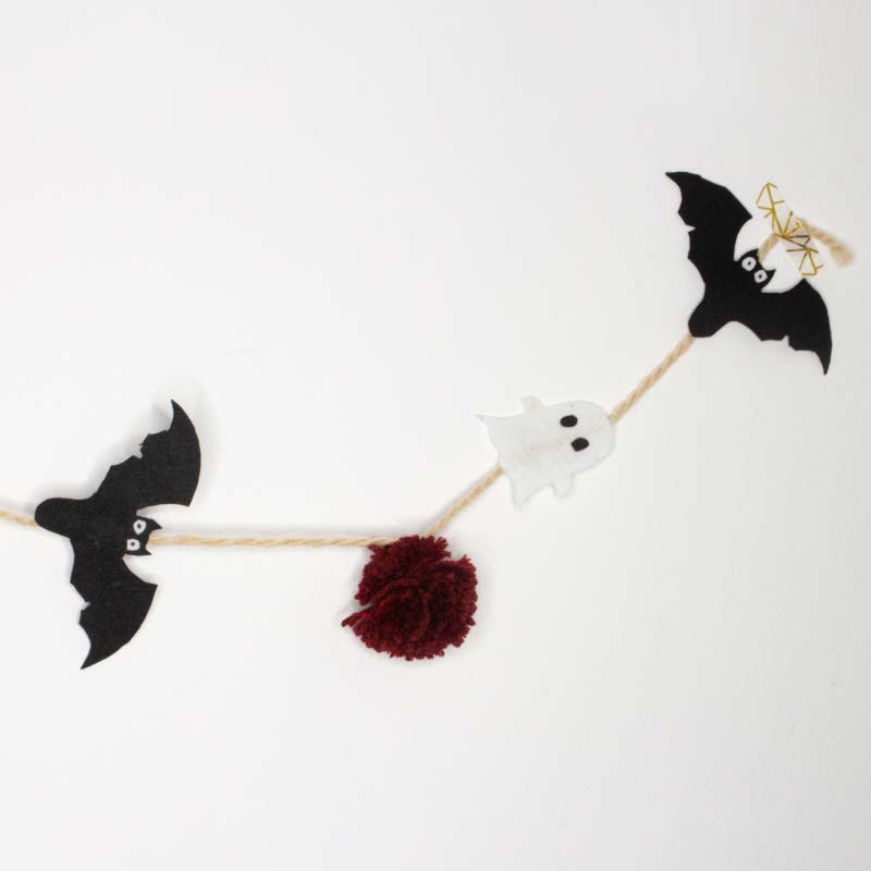 une guirlande halloween sans un point de couture pour les pressees src Mon carnet spécial Halloween : 10 idées et imprimables pour customiser la maison (presque) sans effort