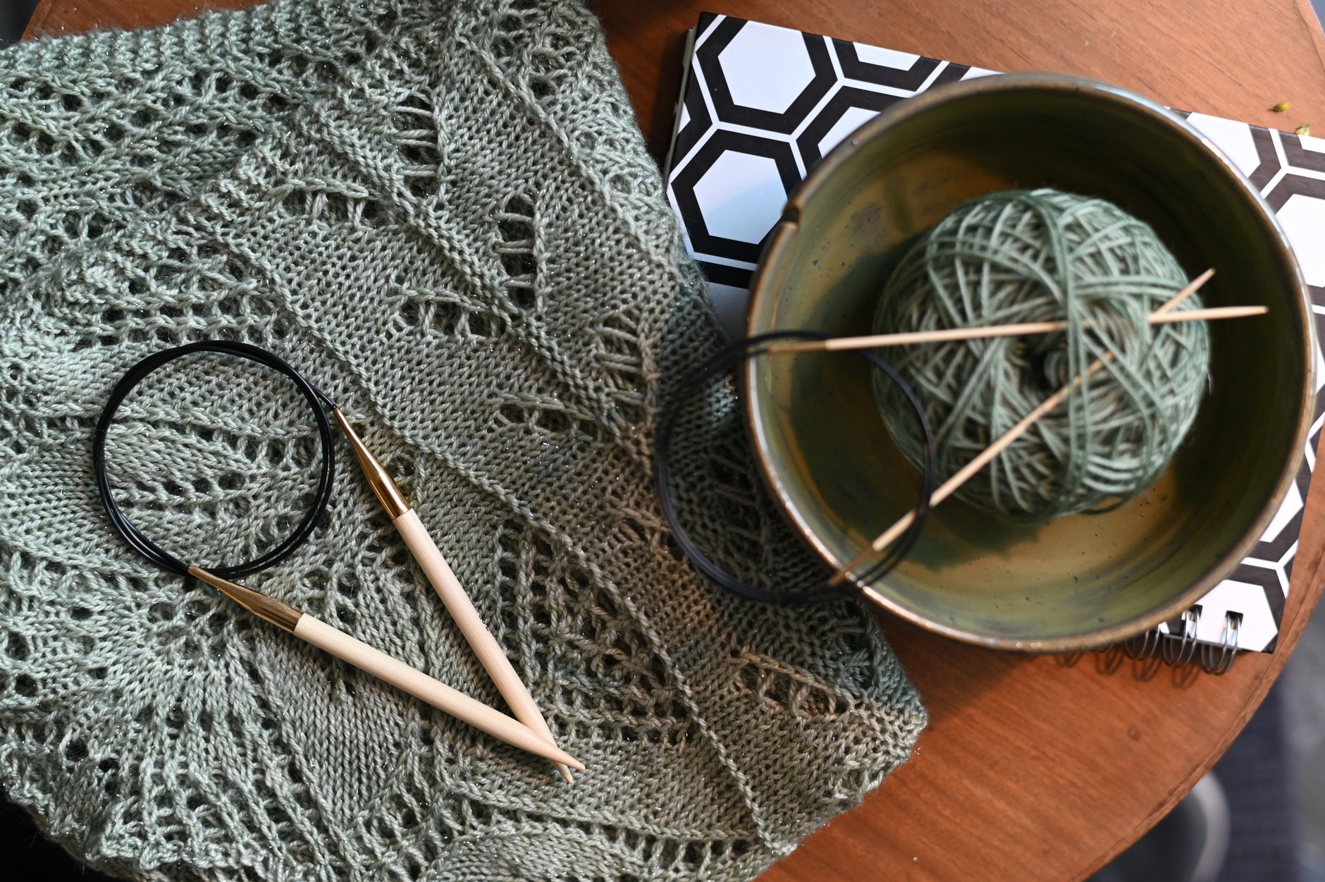 aiguilles circulaires bambou tricot chale Se mettre au tricot : mes 11 pistes pour ne pas se décourager