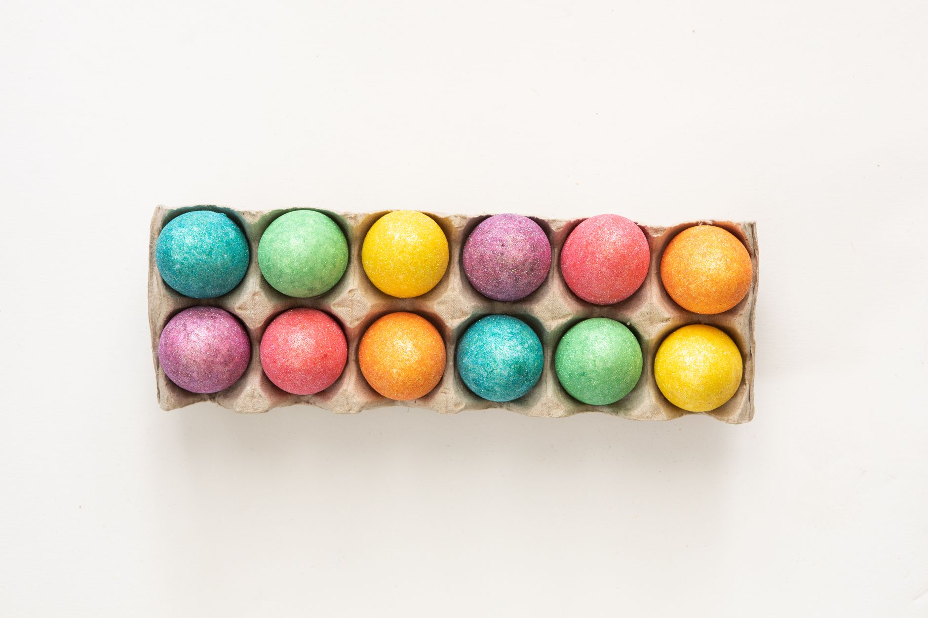 boite a oeufs couleurs Ma petite fabrique à jouets : 10 idées DIY pour amuser les enfants