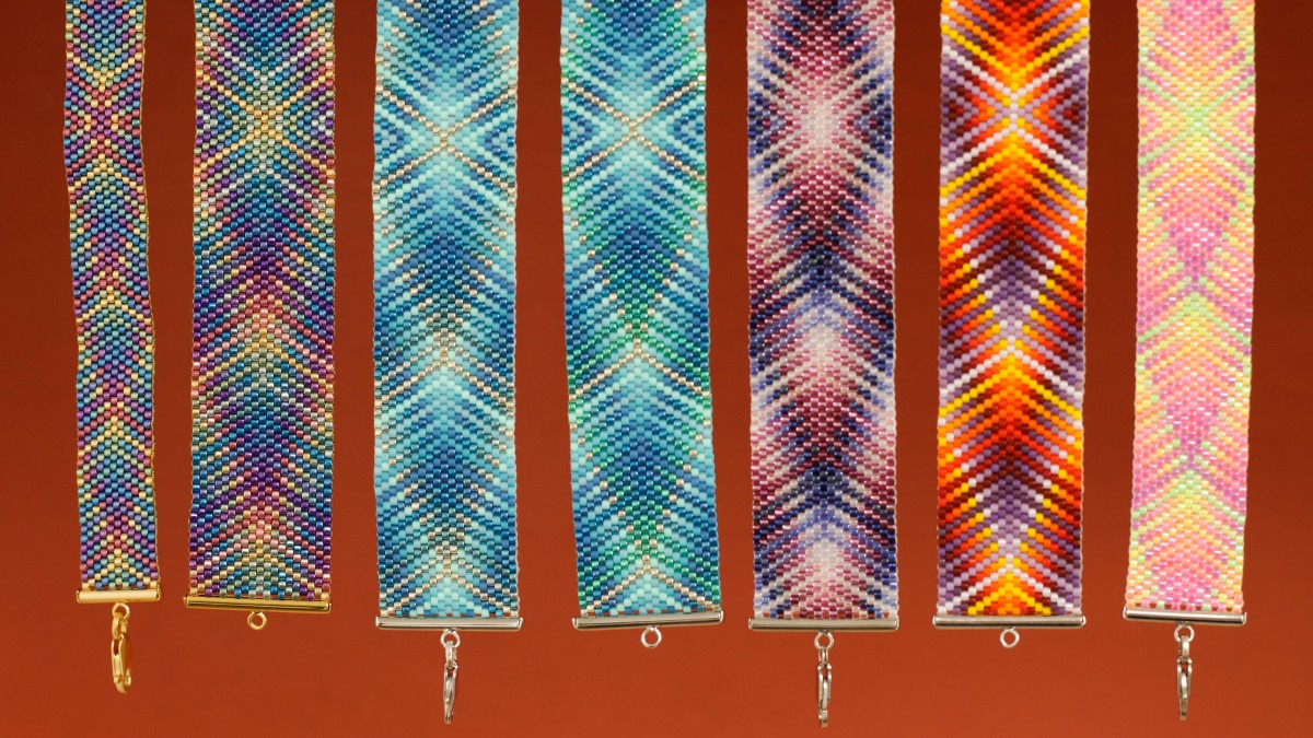 bracelets tisses en perles miyuki delica motifs chevrons colores src Perles Miyuki autrement : mes 10 idées du moment pour sortir des bijoux classiques