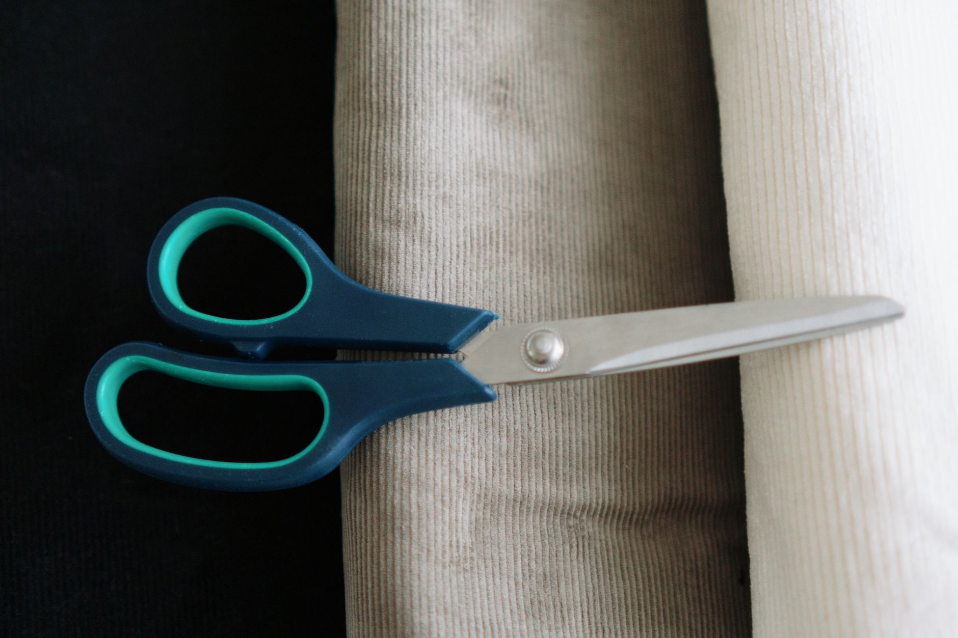 ciseaux couture robustes Craquer pour le macramé : ce quil faut vraiment dans sa boîte à outils