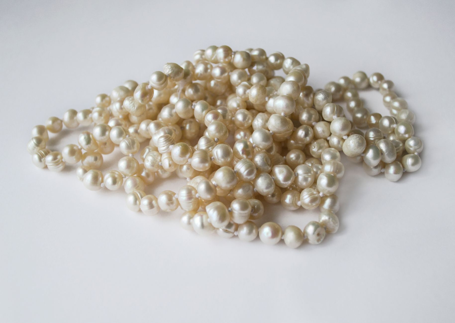 collier perles eau douce cov Sortir des sentiers battus : 11 idées pour marier les perles Miyuki à autre chose