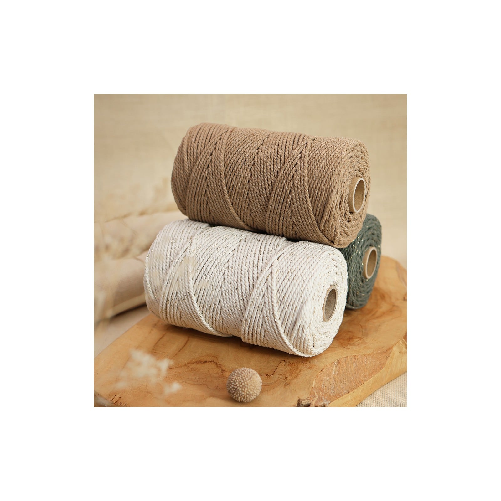 corde de macrame en coton recycle torsadee src Craquer pour le macramé : ce quil faut vraiment dans sa boîte à outils