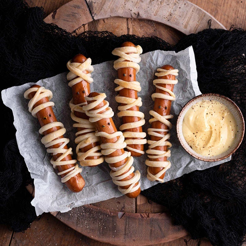 les saucisses momies en pate feuilletee src Ma sélection du moment : 10 idées gourmandes pour un Halloween fait maison
