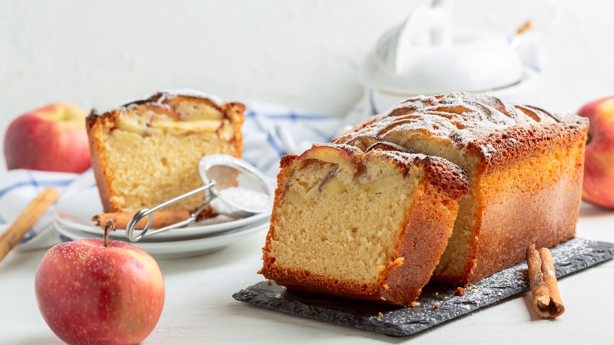 moelleux aux pommes et epices maison coupe en tranches src Toquée de pommes : 10 recettes gourmandes pour croquer lautomne