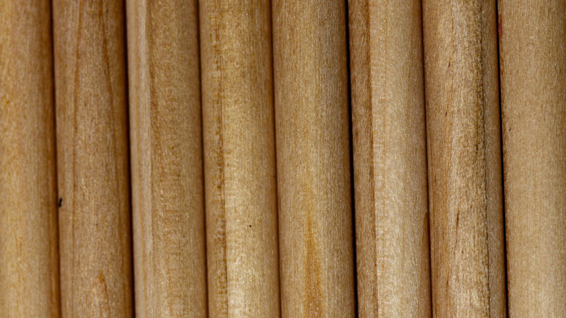 molkky maison batons de bois Petit tour dhorizon : 11 jeux et activités sensorielles à fabriquer avec les enfants