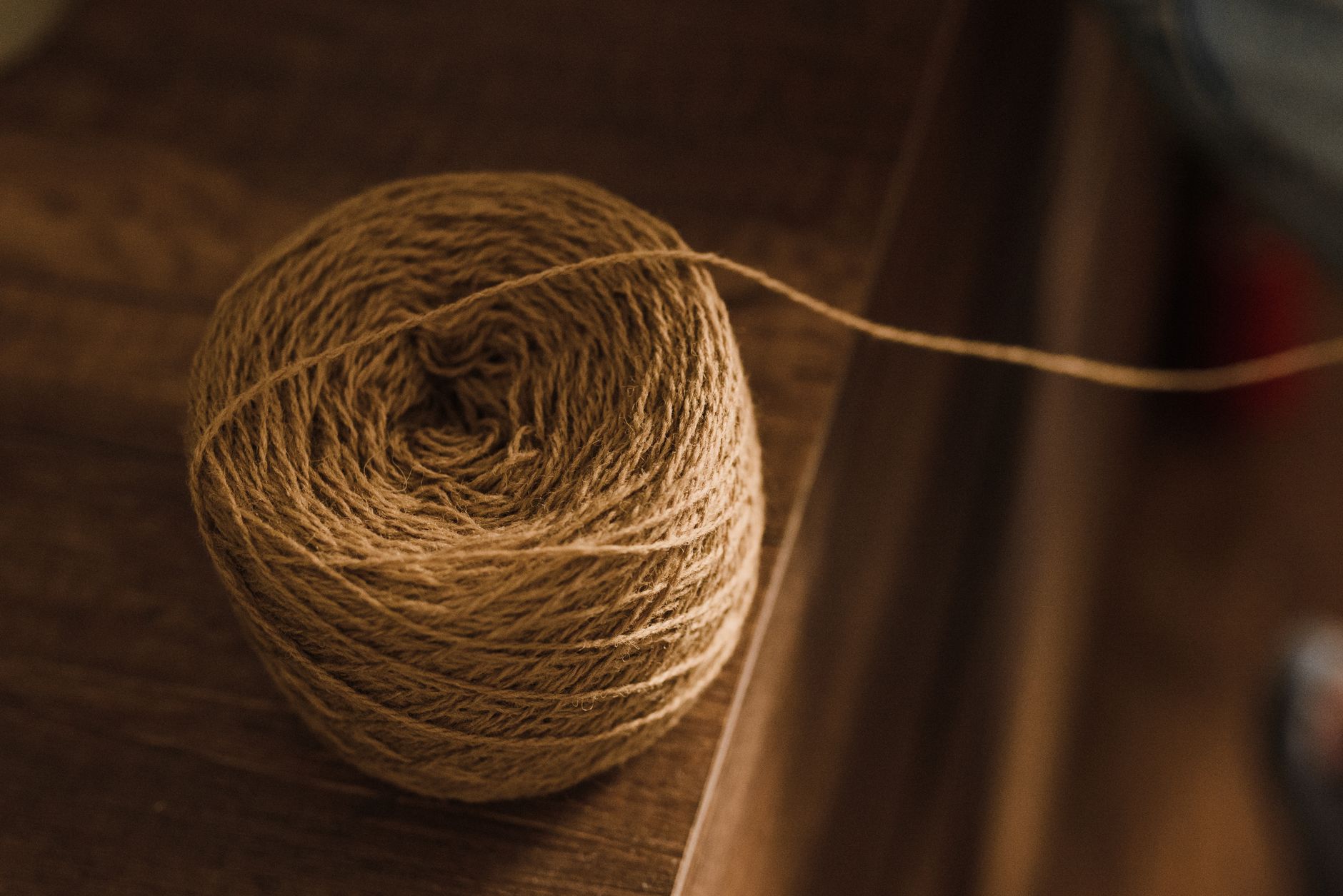 pelote corde bois Craquer pour le macramé : ce quil faut vraiment dans sa boîte à outils