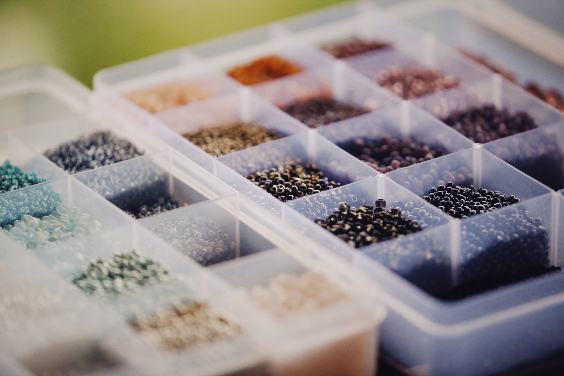 Perles Miyuki autrement : mes 10 idées du moment pour sortir des bijoux classiques