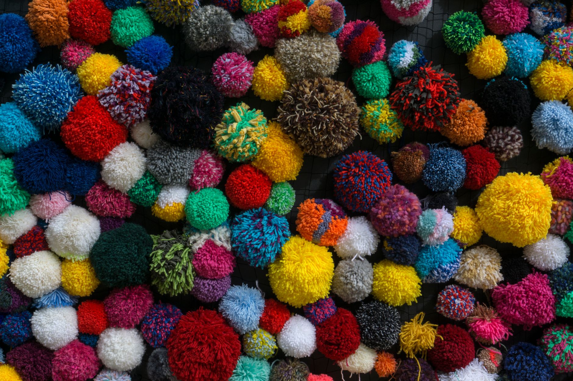 pompon cov Les perles Miyuki ne font pas que des bijoux : mes 10 coups de cœur du moment