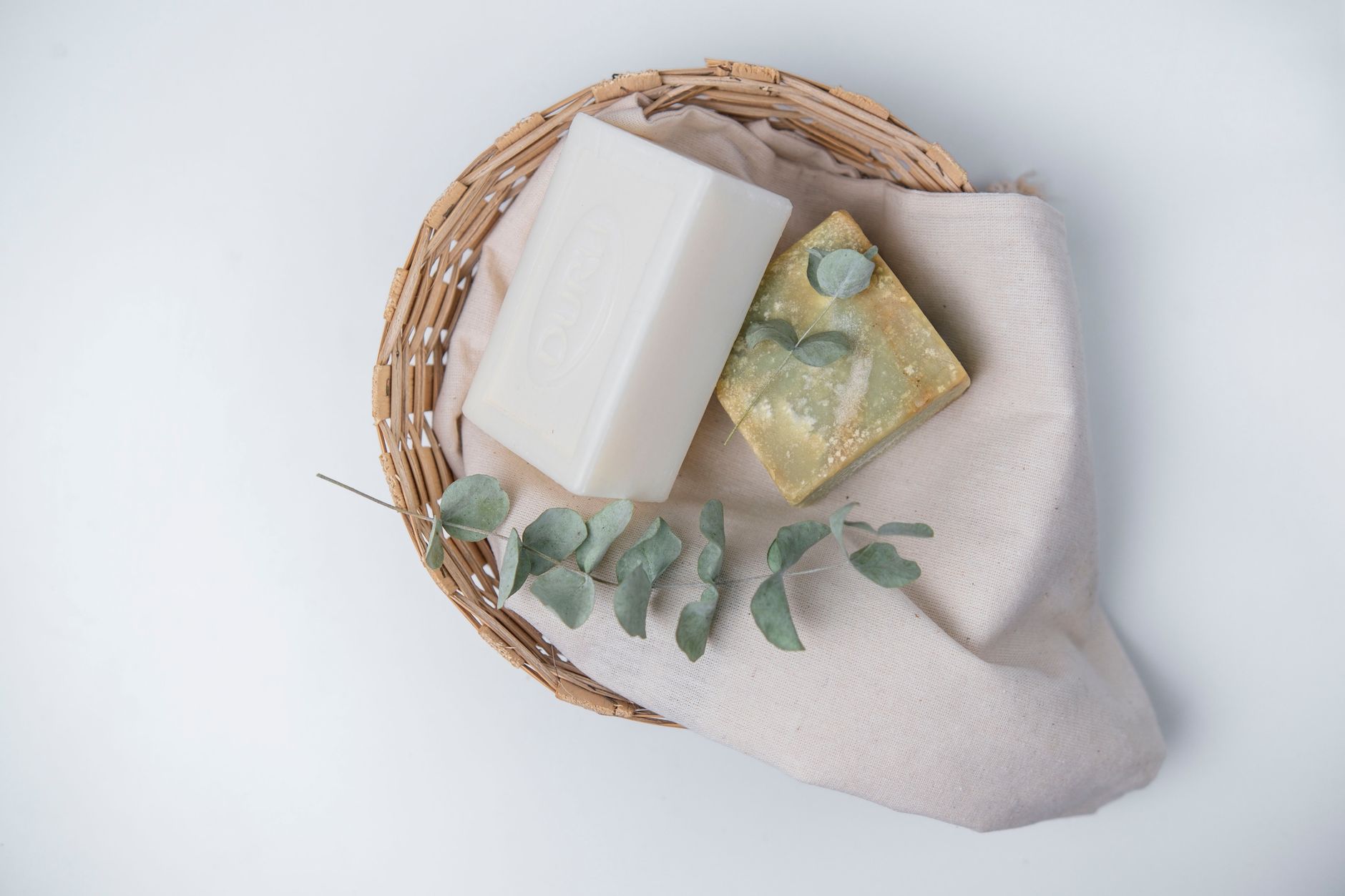 savon maison eucalyptus panier Le savon maison, ma nouvelle lubie : 12 pistes pour vous lancer