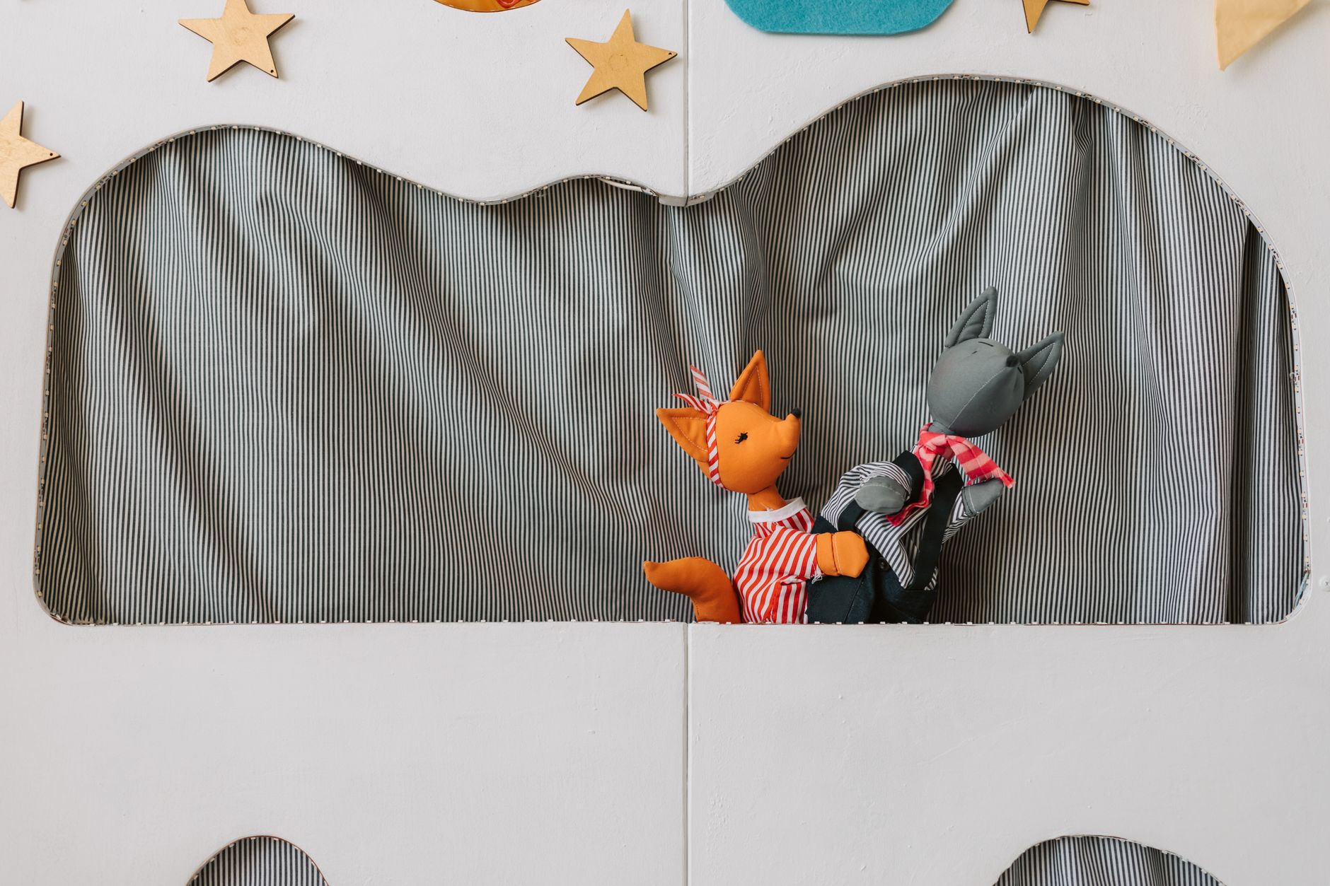 theatre marionnettes Ma petite fabrique à jouets : 10 idées DIY pour amuser les enfants