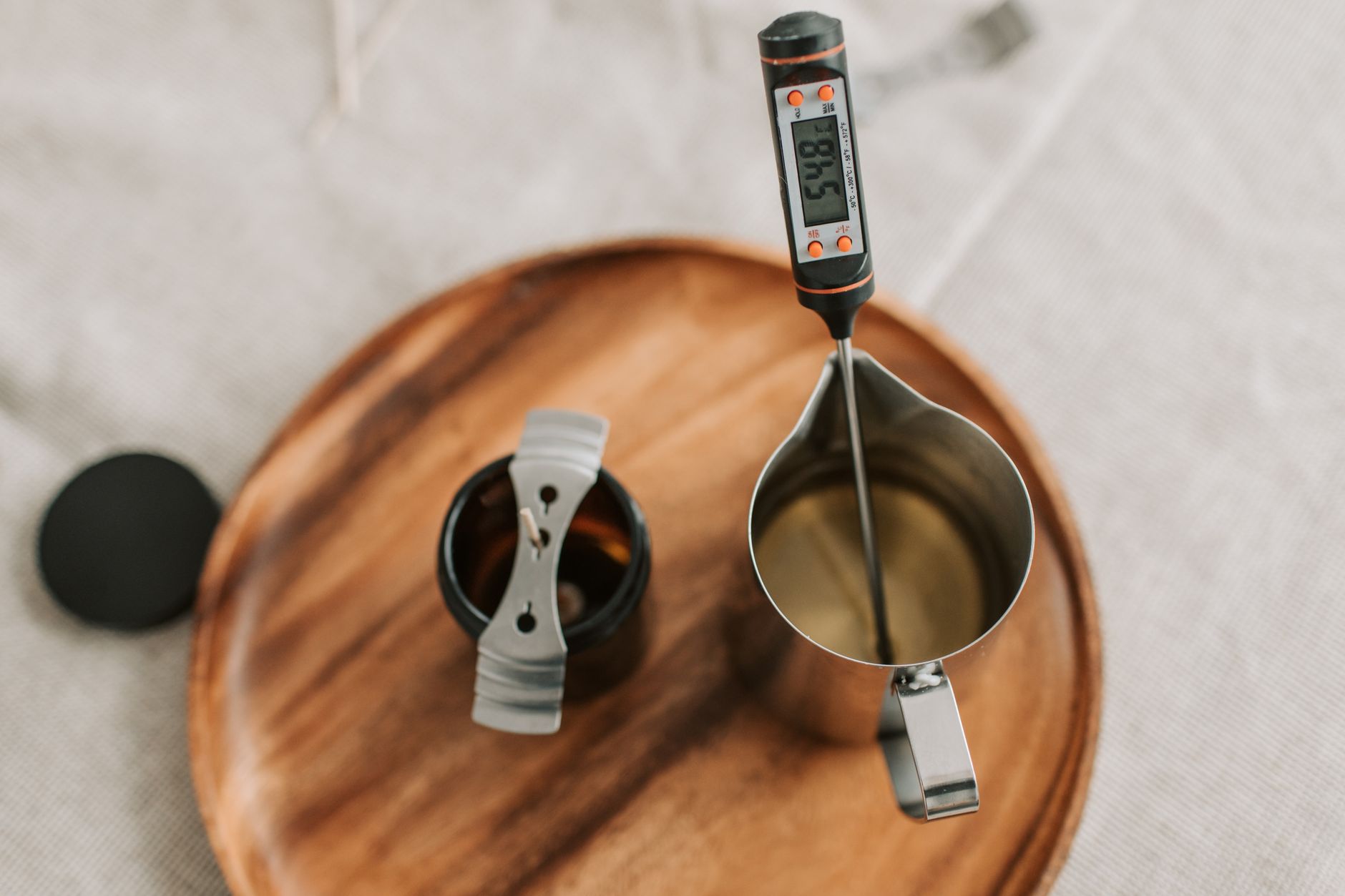 Je craque pour la bougie maison : 10 idées pour se lancer sans se rater thermometre cire bougie mesure temperature Je craque pour la bougie maison : 10 idées pour se lancer sans se rater
