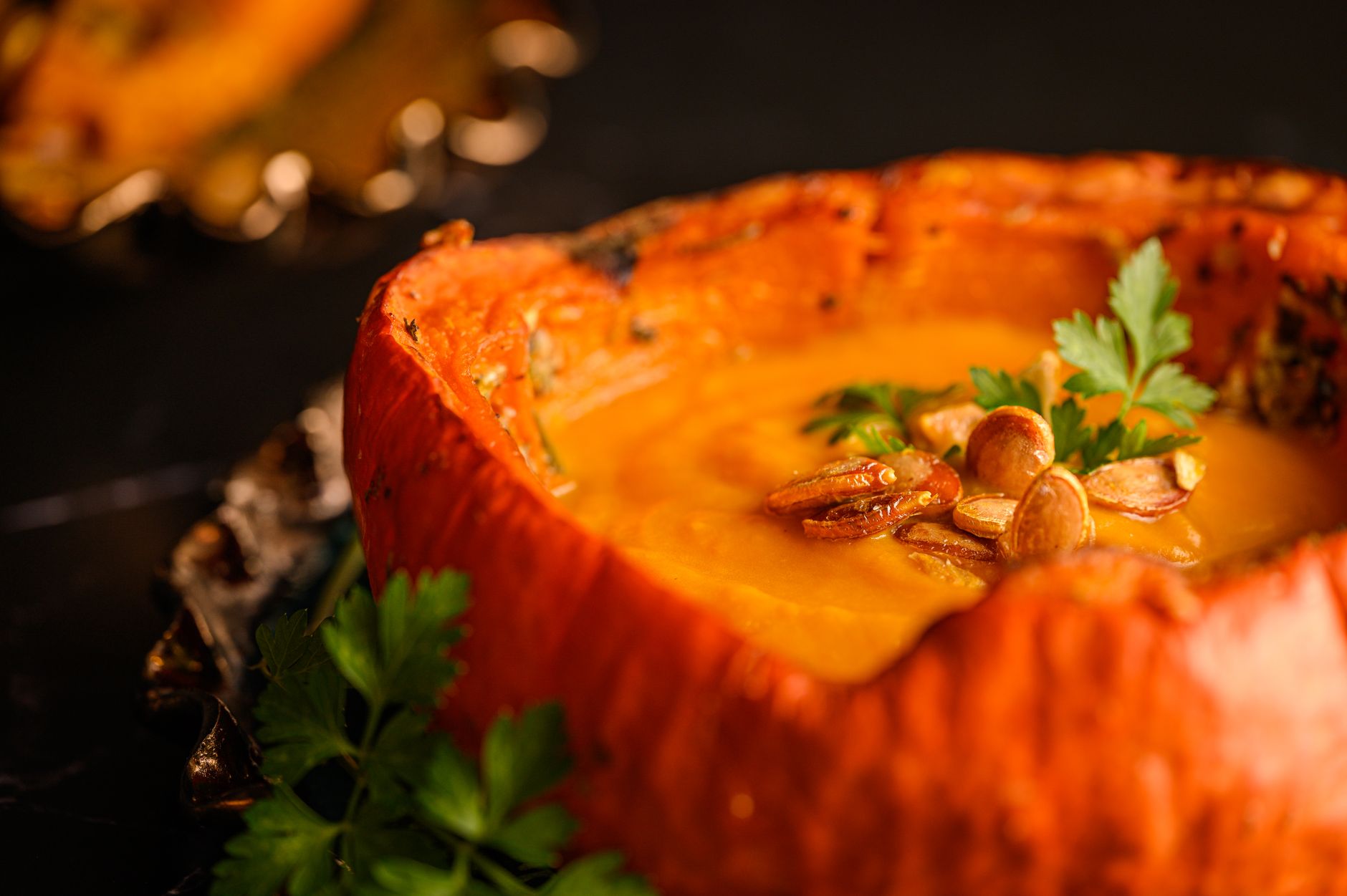 Dans ma cuisine ce mois ci : 10 veloutés et soupes qui réchauffent (vraiment) lautomne veloute courge servi dans potimarron Dans ma cuisine ce mois ci : 10 veloutés et soupes qui réchauffent (vraiment) lautomne
