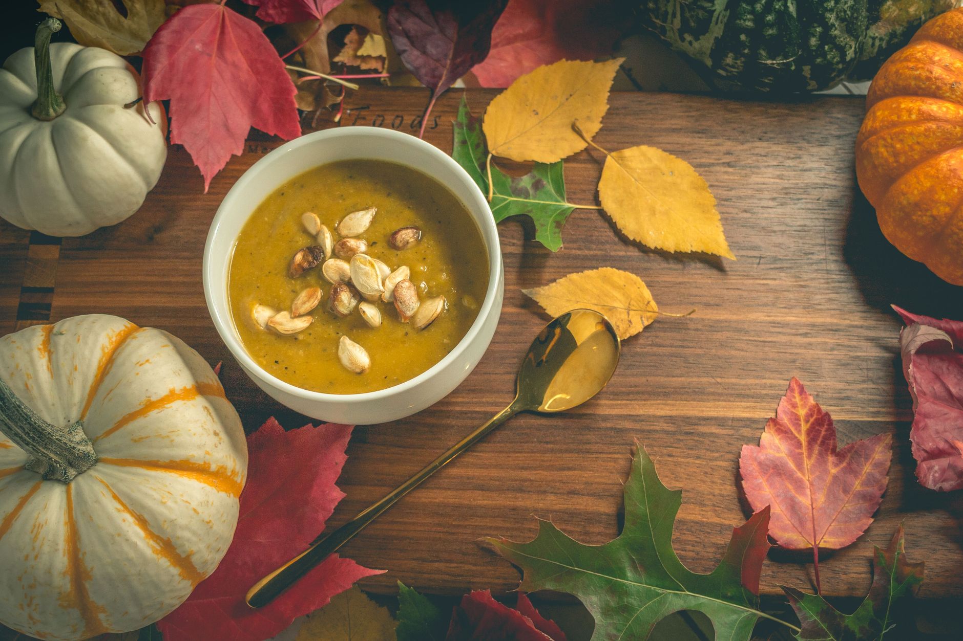 Dans ma cuisine ce mois-ci : 10 veloutés et soupes qui réchauffent (vraiment) l’automne