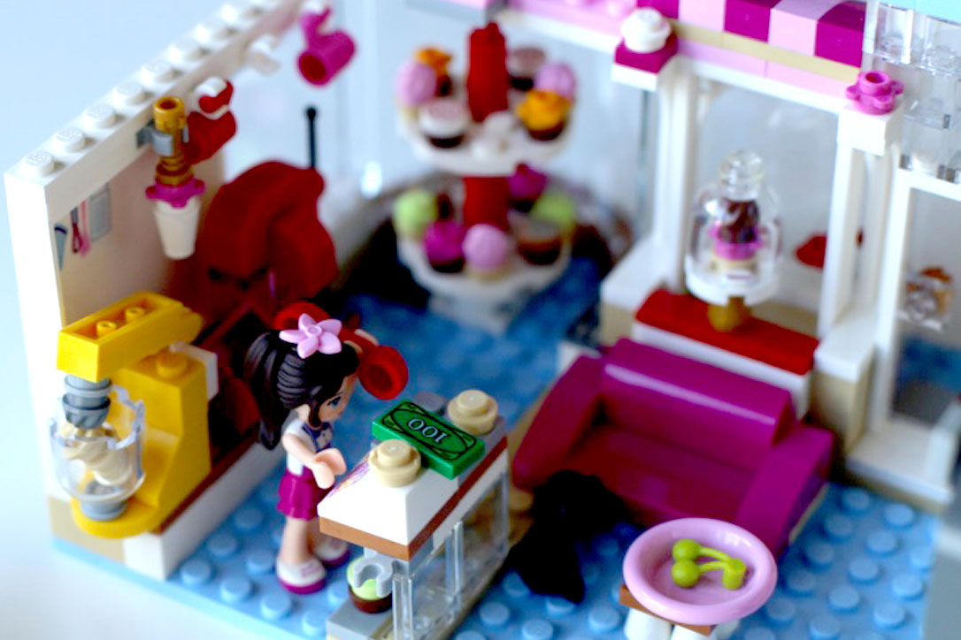 160424 legofriends caisse cupcake Ca casse les briques : Le cupcake Café d’Heartlake City Legofriends
