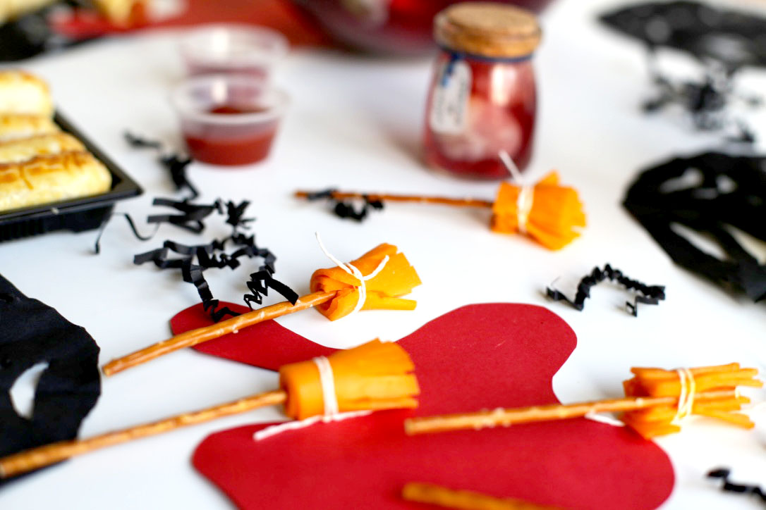 161012 balai de sorcieres table halloween Une table de sorcière pour Halloween