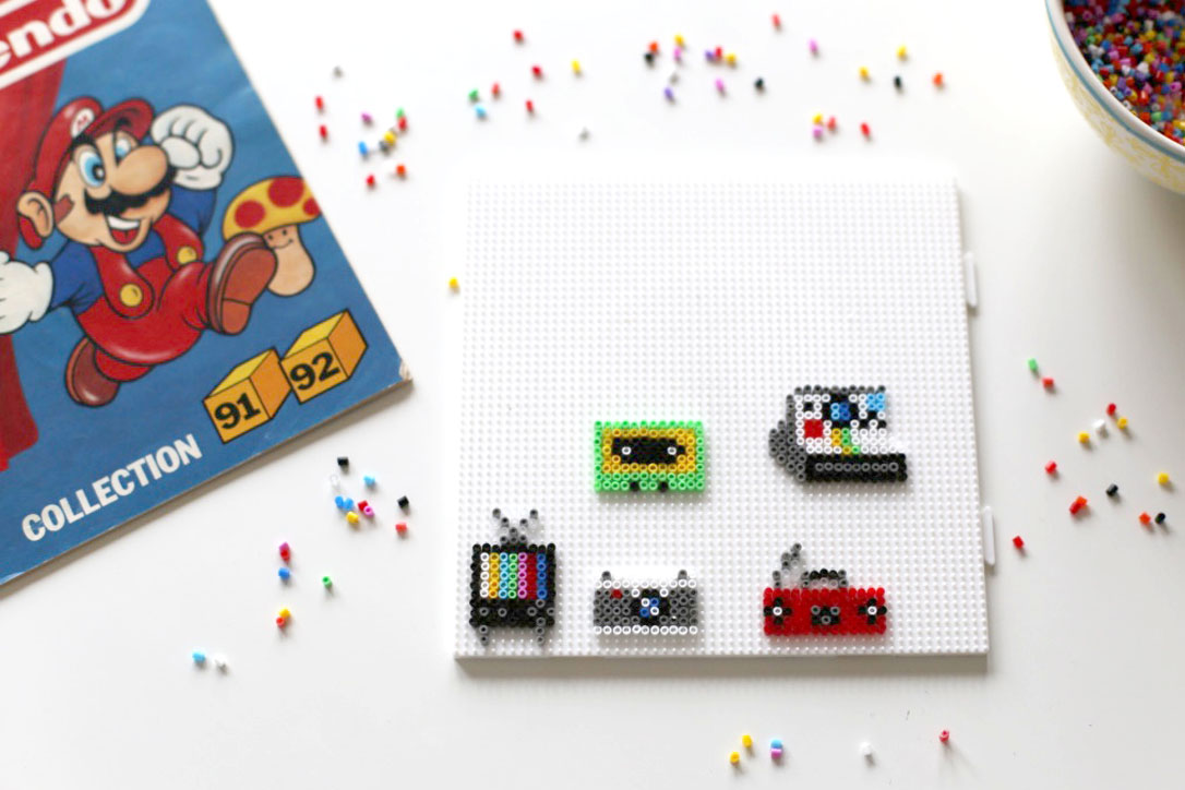 170125 perles hama mini electronic vintage Mes badges electronic design en Mini perles Hama